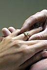 Tras cinco meses de `matrimonio homosexual´ en España, sólo se han producido 327 uniones