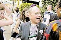 El obispo homosexual Gene Robinson, ingresado por alcoholismo para ser rehabilitado