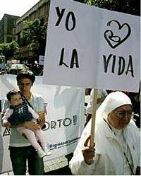 Protestantes y católicos marchan juntos en México en contra del aborto
