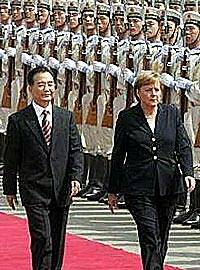Merkel concluye su visita a China con críticas a la falta de libertad religiosa