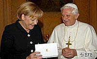 La Presidenta alemana Angela Merkel «habla con Dios» y con el Papa