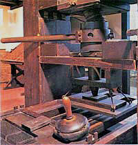 La imprenta de Gutenberg, recreada en recuerdo de la primera Biblia impresa