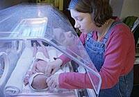 La proximidad de los padres favorece el desarrollo de los bebés prematuros