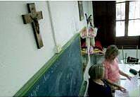 Un juzgado decidirá si los crucifijos de un colegio de Valladolid se retiran a petición de los padres
