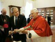 Bush promete proteger a los cristianos de Irak en su encuentro con «Sir» Benedicto XVI
