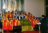 Hosanna Choir en Sant Joan Despí dirigiendo una reunión de Alabanza