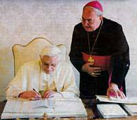 El Papa firma el documento que autoriza las misas en latín