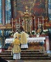 El Papa aprueba las misas en latín