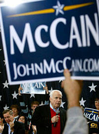 McCain gana en Carolina del Sur tras una reñida contienda con el ex pastor bautista Huckabee