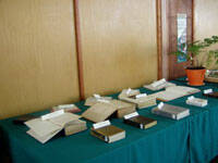 Exposición de Biblias en el Día del Libro en La Laguna