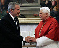 El protestante Bush y el Papa católico-romano se entienden bien