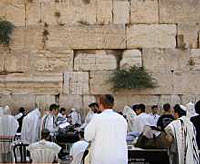 Se resquebrajan los restos del antiguo Templo de Jerusalén, el Muro de los Lamentos