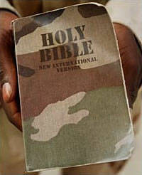 Cien mil Biblias en cien días para todos los soldados de EEUU en el mundo