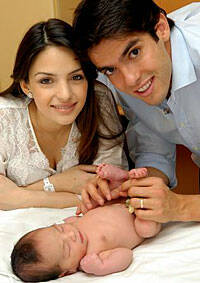 Nació Luca, el primer hijo de Kaká, que no será bautizado