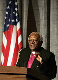 Desmond Tutu, Premio Nobel de la Paz y arzobispo anglicano, insta a intervenir en Zimbabue