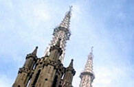 Indonesia: la cruz despunta entre los minaretes