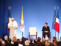El Papa y jefe del Estado Vaticano es laico