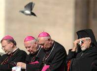 Ante la crisis de vocaciones, el sínodo de Roma plantea más protagonismo de  laicos, mujeres y jóvenes