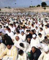 Unos 3.000 musulmanes de Ceuta se unieron para rezar al aire libre por primera vez
