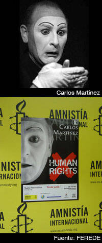 El actor Carlos Martínez con las víctimas de la tortura en su Asturias natal