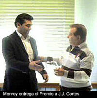 Juan José Cortés recibe el Premio Personalidad del año de escritores y comunicadores evangélicos