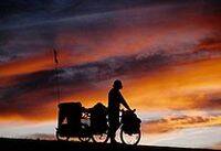 Recorrer en bicicleta miles de kilómetros le hizo buscar más a Dios