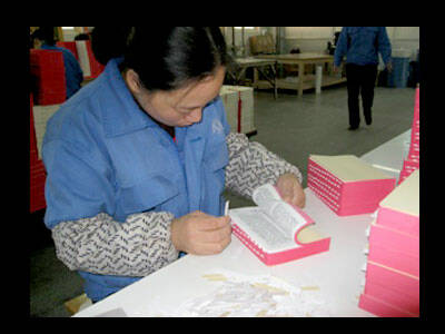Traducen por primera vez la Biblia al chino moderno