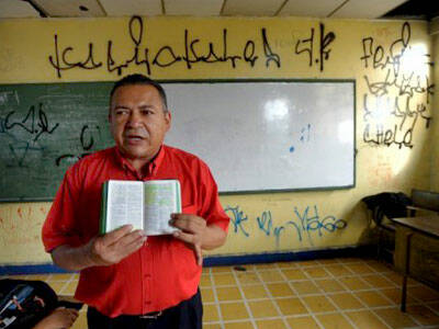 Católicos y evangélicos rechazan la lectura obligatoria de la Biblia en las escuelas salvadoreñas