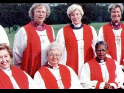 La Iglesia Anglicana refuerza su postura a favor del obispado femenino