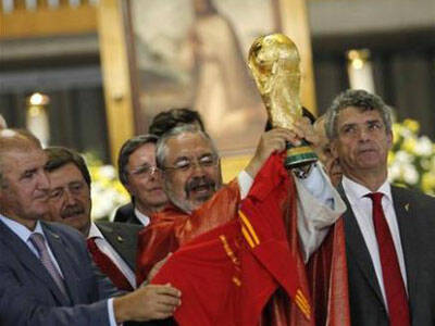 La Federación Española de Fútbol llevó la Copa del Mundo a la Virgen de Guadalupe