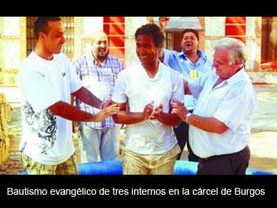 La prisión de Burgos celebra sus primeros bautismos de reclusos internos