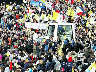 Benedicto XVI visitó el Reino Unido entre luchas de partidarios y detractores