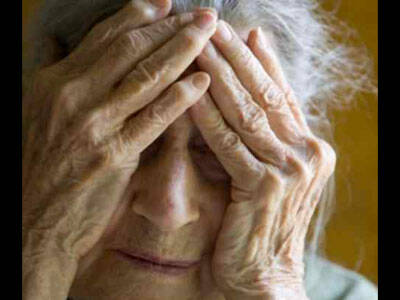 Aviso sobre la desprotección de los cuidadores de enfermos de Alzhéimer