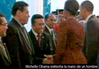 Escándalo de Michelle Obama por estrechar la mano a un líder musulmán indonesio