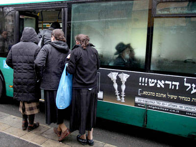Israel autoriza segregar por sexos en los autobuses