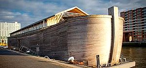 Una réplica del Arca de Noé a orillas del río Rin