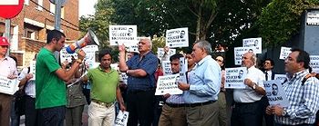 Manifestación ante la embajada de Irán por la libertad de Yusef Nadarjani
