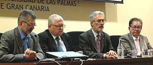 El rector de la Universidad de Las Palmas recogió el Premio Unamuno