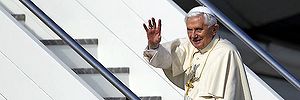 El Papa Benedicto XVI anuncia su dimisión