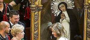 Alcaldes de toda España piden a la Virgen salir de la crisis