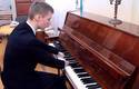 Alexey Romanov, el pianista de 15 años que toca sin manos