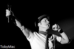 TobyMac y Lecrae, premiados en los Grammy, rompen moldes en la música cristiana