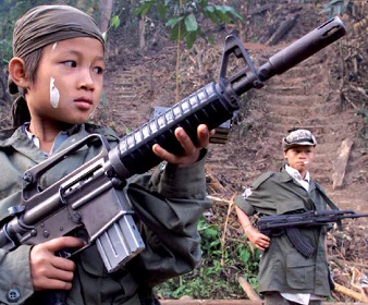 El tráfico de armas impulsa el uso de niños soldados