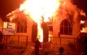 Entran a tiros y queman templo evangélico chileno