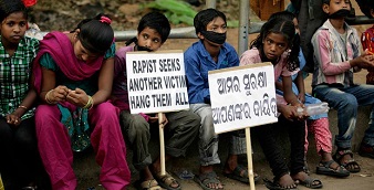Queman viva a niña india que iba a identificar a su violador