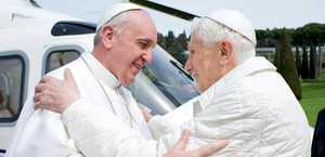 En su primer encuentro Francisco y Benedicto XVI rezan a la Virgen
