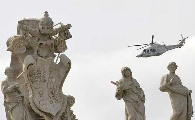 El papa Francisco reza a la Virgen con BXVI