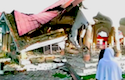 Un fuerte terremoto golpea Indonesia