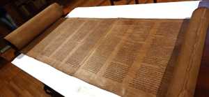 Descubren la Torá manuscrita más antigua del mundo