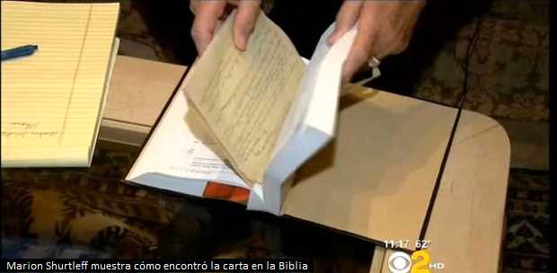 Compra una vieja Biblia y halla la carta que escribió 65 años antes